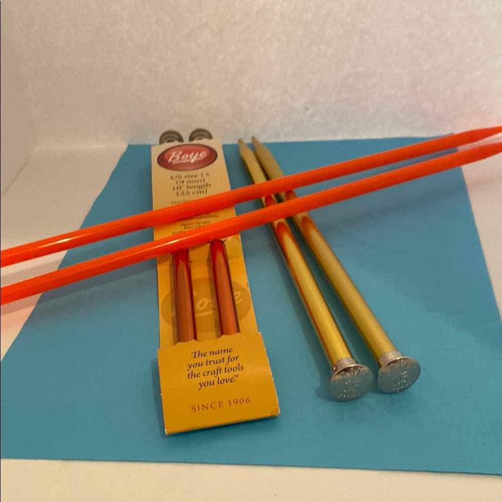 Boyd Aluminum Knitting Needles & Two Plastic NonBrand Needles
